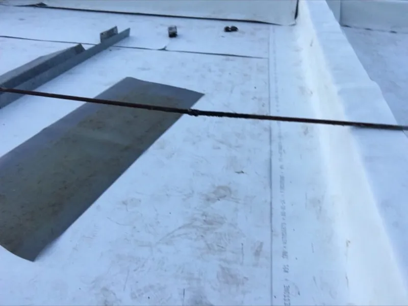 Contractor executing a clean heat weld seam on overlapping TPO single-ply sheets